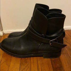 Manolo Blahnik black leather moto boots. 39